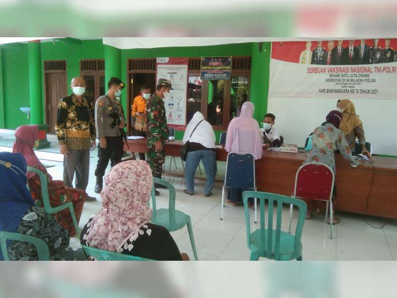 1.379 Orang Warga Kecamatan Gayam, Bojonegoro, Terima Bantuan Sosial Tunai