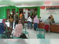 1.379 Orang Warga Kecamatan Gayam, Bojonegoro, Terima Bantuan Sosial Tunai