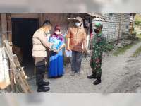 Polsek Sumberrejo, Bojonegoro, Salurkan Bantuan Sosial pada Warga Terdampak PPKM