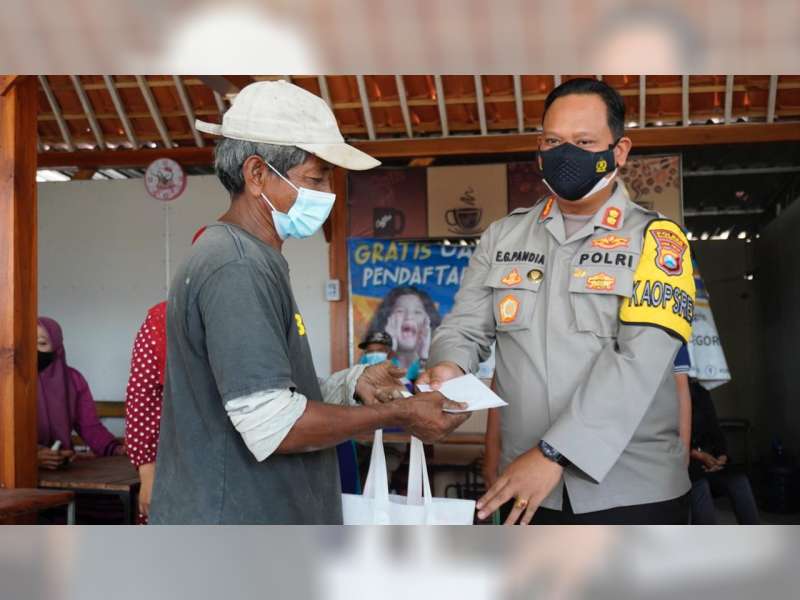 Polres Bojonegoro Kembali Salurkan Bantuan Sosial pada Pelaku UKM