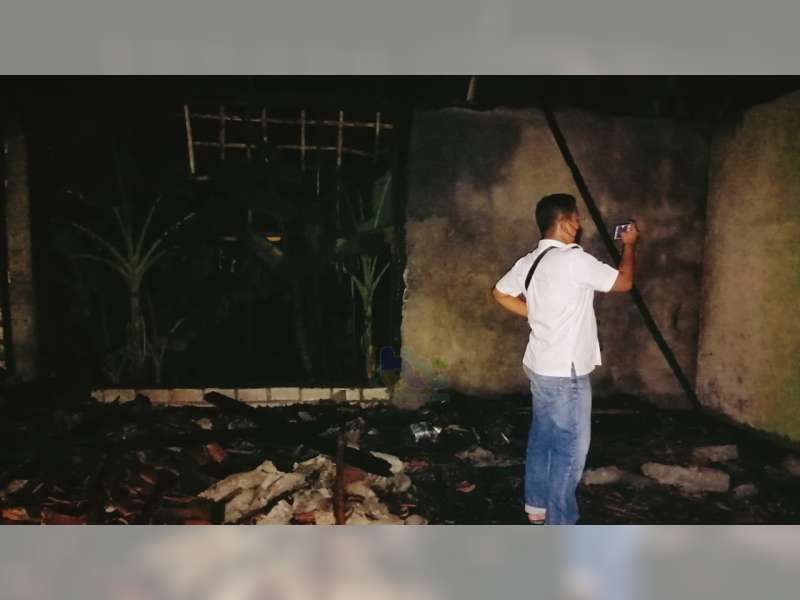 Diduga Akibat Korsleting Listrik, Rumah Warga Kedungadem, Bojonegoro, Hangus Terbakar