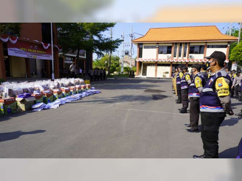 Kapolres Bojonegoro Distribusikan Bantuan 100 Paket Peralatan Penanganan COVID-19