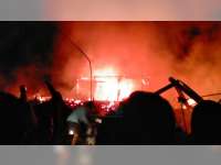 Diduga Akibat Puntung Rokok, 2 Rumah Warga Kanor, Bojonegoro, Terbakar, Kerugian Capai Rp 500 Juta