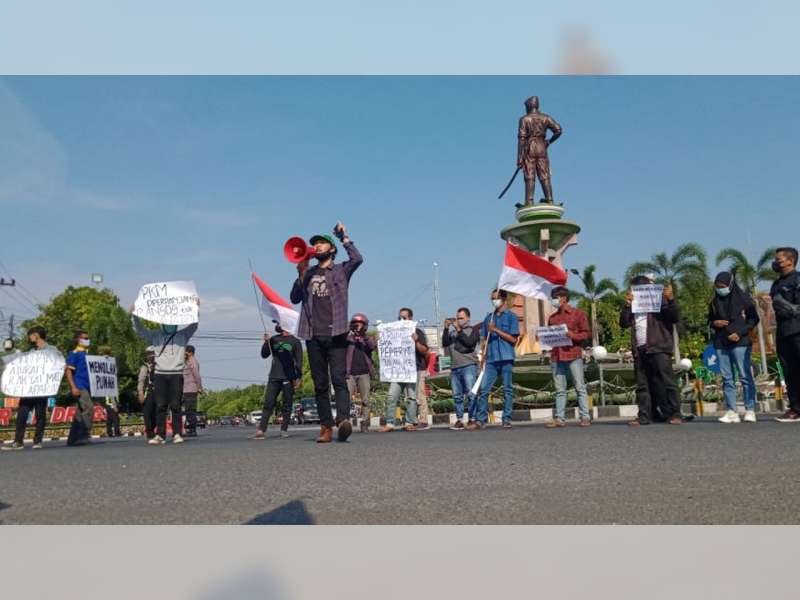 Lakukan Kunjungan Kerja ke Luar Kota di Saat PPKM, DPRD Tuban Didemo