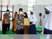 Peringati Tahun Baru Islam dan HUT RI, Kemenag Tuban Berbagi Santunan pada Anak Yatim