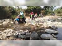 Perjuangan Tenaga Kesehatan di Temayang, Bojonegoro, Menuju Lokasi Vaksinasi di Dusun Terpencil