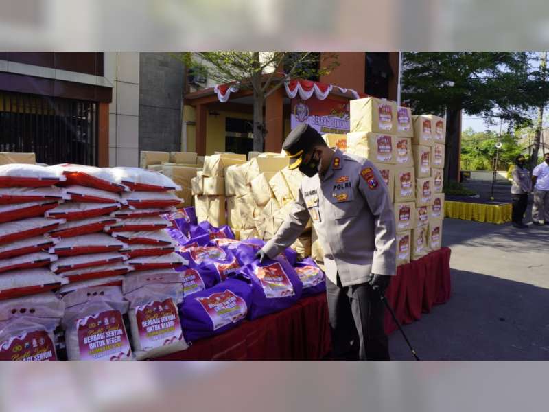 Alumni Akpol 2000, Beri Bantuan 2 Ton Beras dan 400 Peket Sembako pada Warga Bojonegoro