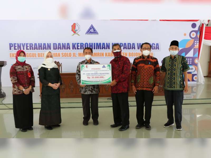 Pemkab Bojonegoro Serahkan Dana Kerahiman untuk Warga Penghuni Eks Tanggul Jalan Thamrin