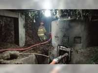 Limbah Pabrik Penyulingan Minyak Kayu Putih di Ngasem, Bojonegoro, Terbakar