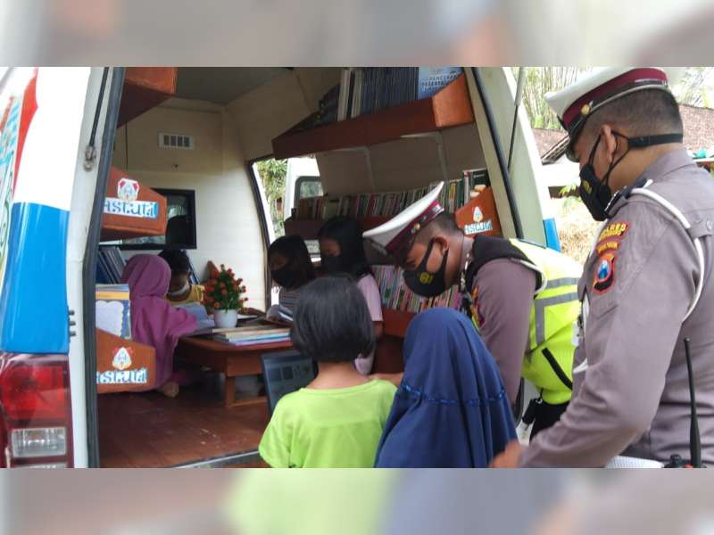 Mobil Pintar 'ASTUTI' Polres Bojonegoro Sasar di Kecamatan Sekar