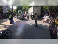Gagal Mendahului, Perempuan Pengendara Motor di Tuban Tewas Terlindas Truk