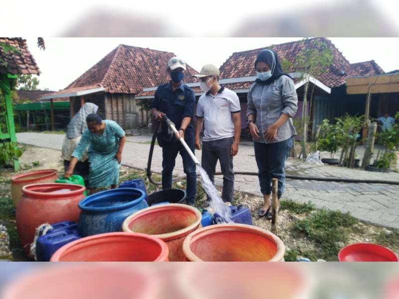 PT GMM Gandeng PWI Blora Salurkan Bantuan Air Bersih bagi Warga Terdampak Kekeringan