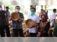 Menteri Desa PDDT Dorong Pengembangan BUMDes dan Desa Wisata di Blora