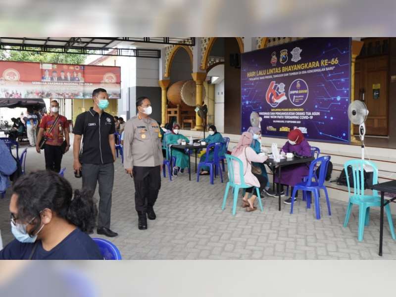 Kapolres Bojonegoro Tinjau Serbuan Vaksinasi Corona