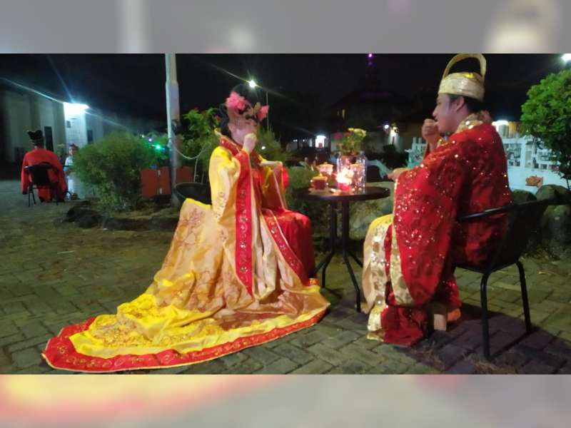 Umat Konghucu Tuban Gelar Sembahyang Kue Bulan di Kelenteng Kwan Sing Bio