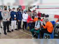 Polisi Bersama Mahasiswa Blora Gelar Vaksinasi bagi Pelajar