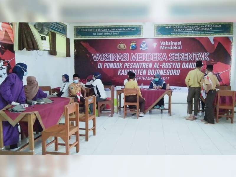 Ratusan Santri di Bojonegoro Antusias Ikuti Vaksinasi COVID-19