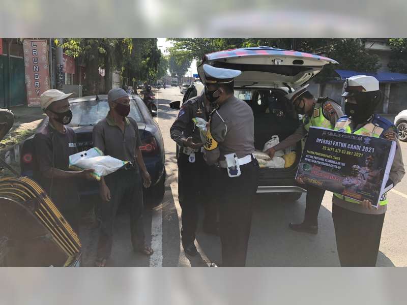 Operasi Patuh Candi 2021, Polres Blora Bagikan Sembako dan Sosialisasi Prokes 3M
