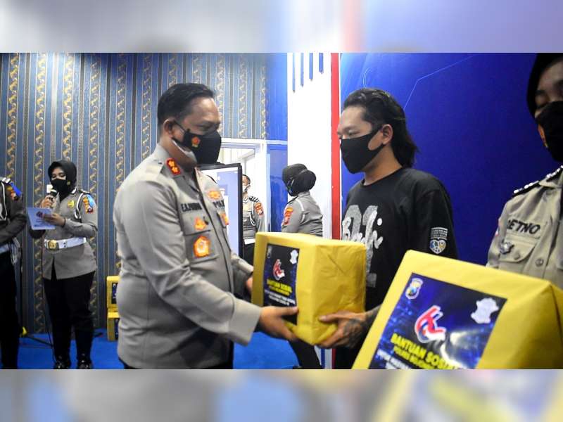 Peringati Hari Lalu Lintas, Polisi Bojonegoro Gelar Vaksinasi dan Bagikan Paket Sembako