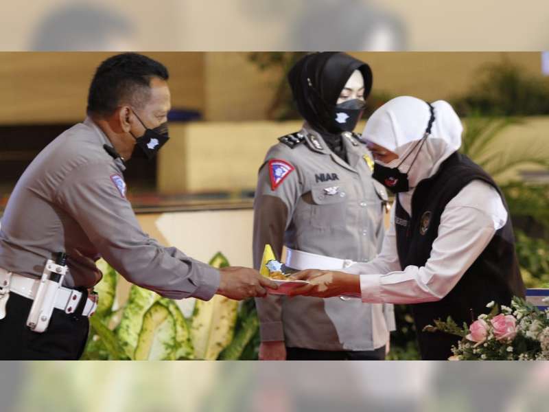 Gubernur Jatim Apresiasi Aiptu Suparnoto, 'Sang Pendongeng' Polres Bojonegoro