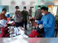Pastikan PTM Aman dari COVID-19, Polisi Blora Lakukan Swab Antigen Siswa Secara Acak