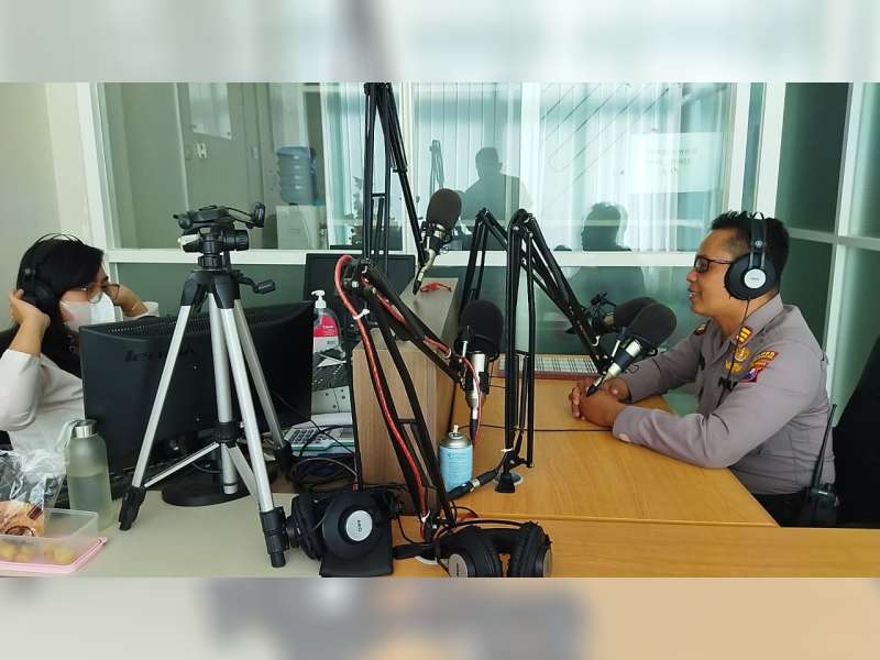 Melalui Radio, Polisi Bojonegoro Ajak Masyarakat untuk Ikuti Vaksinasi COVID-19