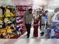 Kapolres Bojonegoro Ajak Anak Yatim Belanja Keperluan Sekolah