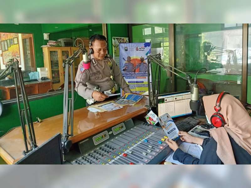 Melalui Media Radio, Sat Lantas Polres Bojonegoro Imbau Masyarakat Patuhi Protokol Kesehatan