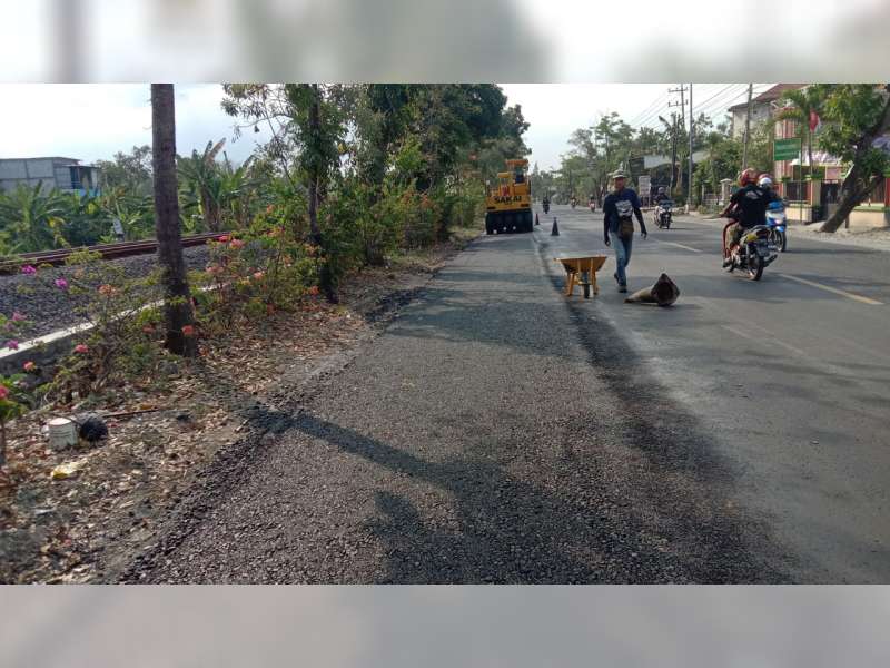 Progres Pembangunan Pelebaran Jalan Nasional Bojonegoro-Balen Masuk Tahap Pengaspalan
