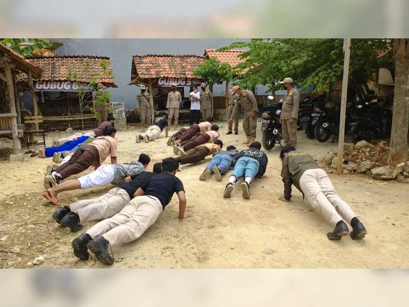 Nongkrong di Café, Puluhan Pelajar di Tuban Terjaring Razia Satpol PP