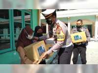 Program 'Sapa Saya', Sat Lantas Polres Bojonegoro Beri Santunan pada Anak Yatim Piatu