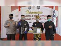 Dua Pendekar Silat Terima Penghargaan dari Kapolres Bojonegoro