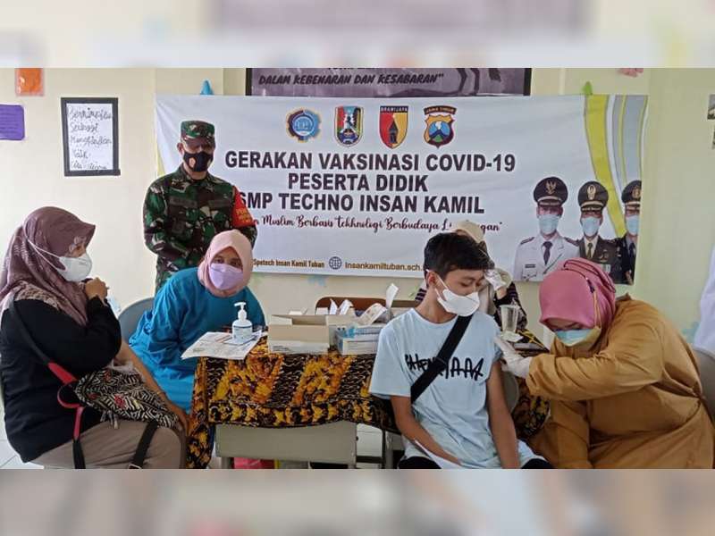 Koramil Kota Tuban Gelar Vaksinasi COVID-19 bagi Pelajar SMP Techno Insan Kamil
