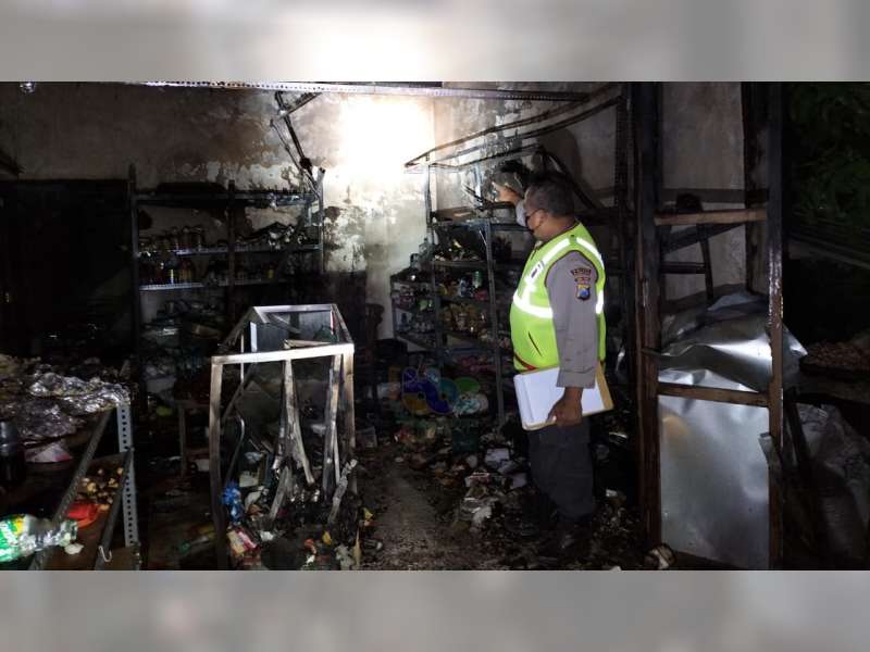 Ditinggal Salat Berjemaah, Toko Milik Warga Temayang, Bojonegoro, Terbakar