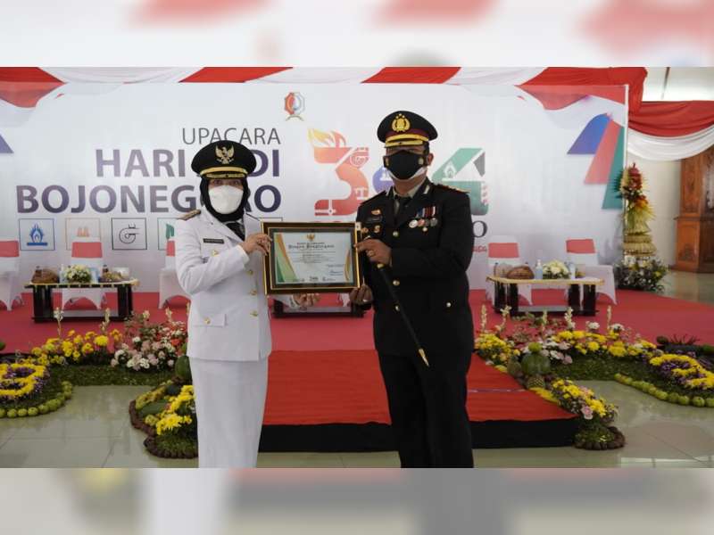 Aktif Tangani COVID-19, Kapolres AKBP EG Pandia Terima Penghargaan dari Pemkab Bojonegoro