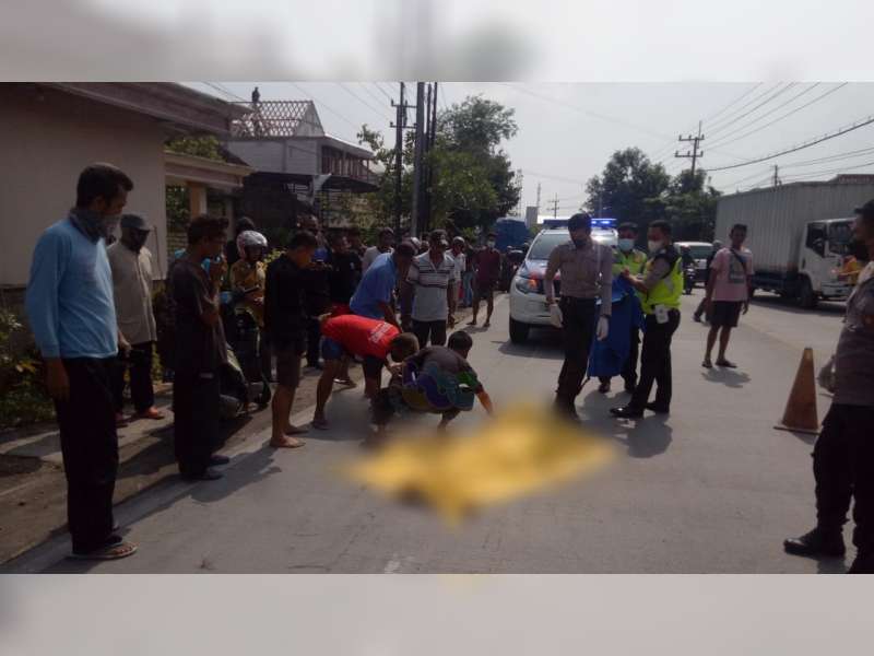 Kecelakaan di Depan Mapolsek Kalitidu, Bojonegoro, Pengendara Motor Tewas Terlindas Truk