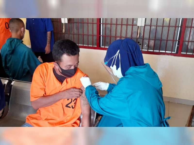 Tahanan Polres Bojonegoro Ikuti Vaksinasi COVID-19
