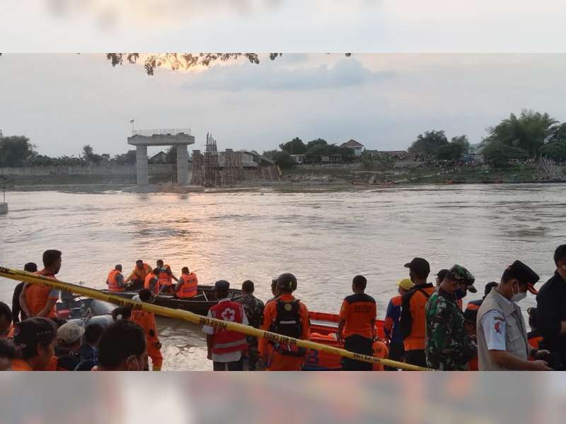 Pencarian Korban Perahu Tenggelam di Bengawan Solo Rengel, Tuban, Sementara Dihentikan