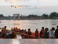 Pencarian Korban Perahu Tenggelam di Bengawan Solo Rengel, Tuban, Sementara Dihentikan