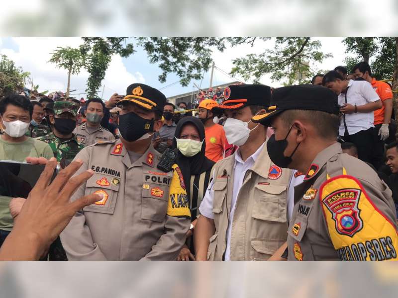Kapolres Bojonegoro Datangi Lokasi Perahu Tenggelam di Sungai Bengawan Solo