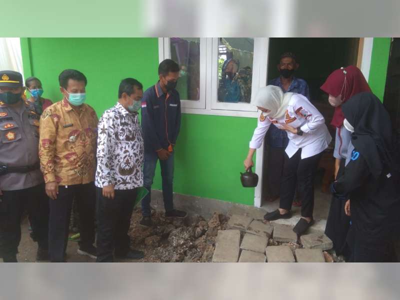 Bupati Bojonegoro Serahkan Program Bedah Rumah 'Aladin' di Kecamatan Dander