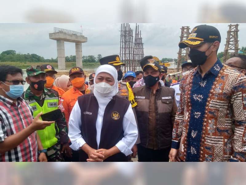 Gubernur Jawa Timur Pantau Proses Pencarian Perahu Tenggelam di Sungai Bengawan Solo Tuban