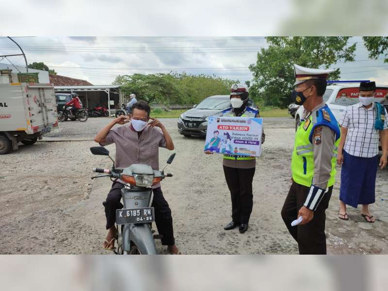 Sat Lantas Polres Blora Gelar Bakti Sosial dan Buka Gerai Masker Gratis