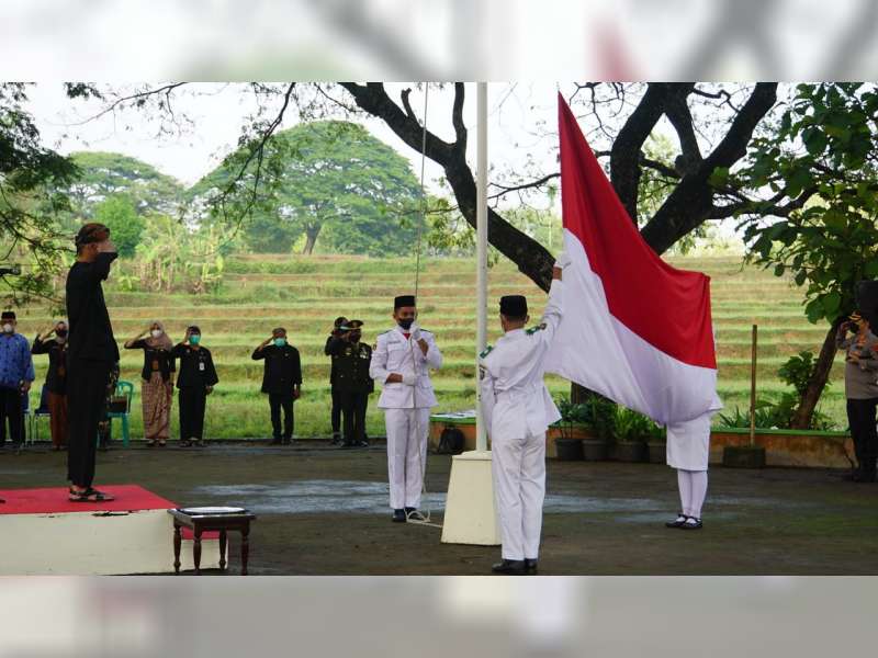 Gubernur Jateng Ganjar Pranowo Pimpin Upacara Peringatan Hari Pahlawan di Desa Temurejo, Blora