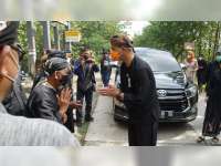 Kunjungi Kampung Samin, Ganjar Pranowo 'Ground Breaking' Akses Air Bersih dan Bagikan KIS