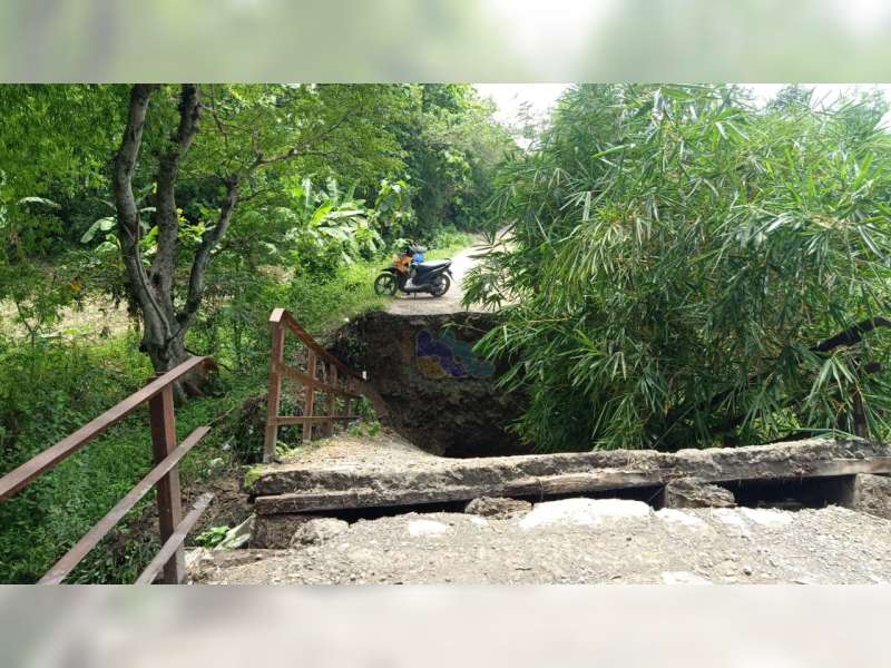 Jembatan di Desa Kesongo, Kedungadem, Bojonegoro Ambruk, Akses Warga di 2 Dusun Terganggu