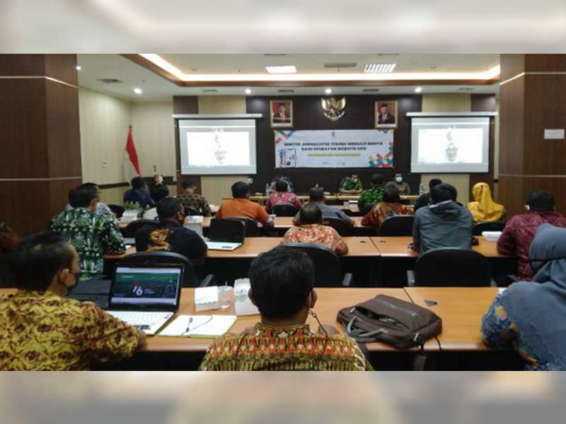 Gelorakan Semangat Melalui Tulisan, Bupati Bojonegoro Harap Website Kecamatan Diaktifkan