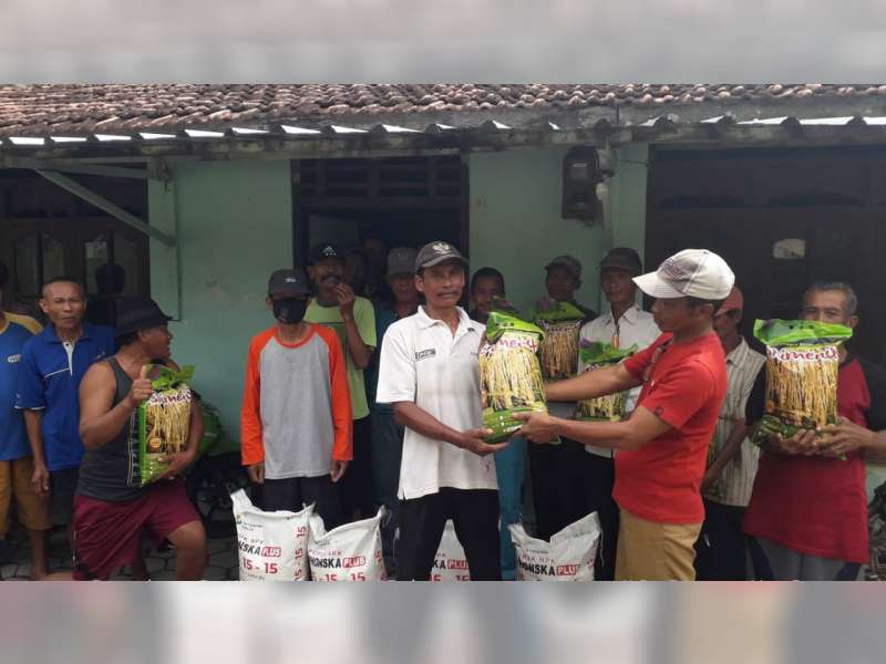Tingkatkan Produktivitas Petani, Pemkab Bojonegoro Beri Bantuan Pupuk Subsidi dan Benih Padi