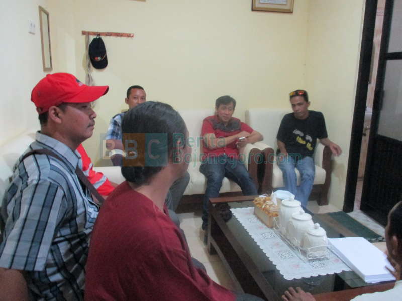 Puluhan PKL Datangi Kantor DPRD