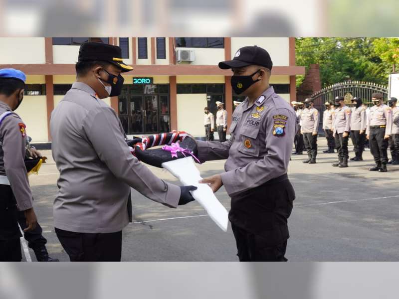 Kapolres Bojonegoro Serah Terimakan Motor Dinas untuk Bhabinkamtibmas